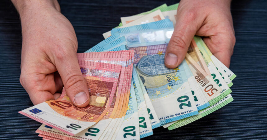 Αύξηση κατώτατου μισθού 920 ευρώ καθαρό ποσό