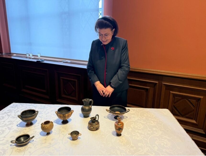 Αρχαία αγγεία από Άργος επιστρέφουν Ελλάδα