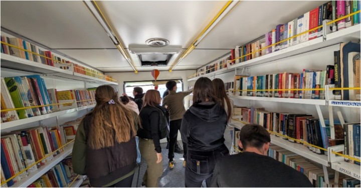 Μαθητές ΕΠΑ.Λ. Παραδεισίου επισκέπτονται Κινητή Βιβλιοθήκη Ρόδου