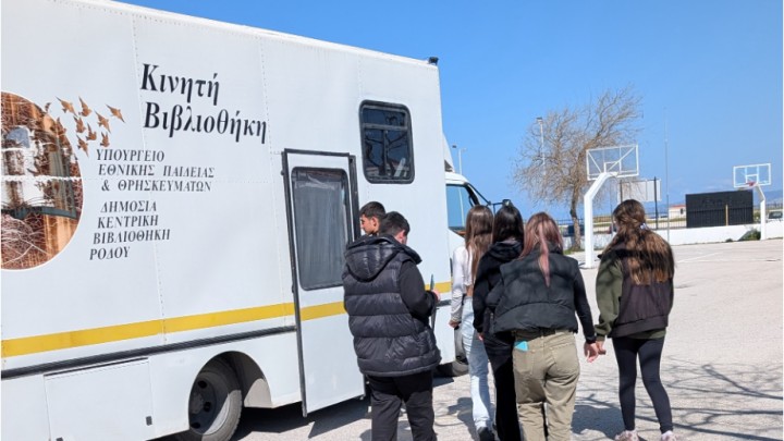 Μαθητές ΕΠΑ.Λ. Παραδεισίου επισκέπτονται Κινητή Βιβλιοθήκη Ρόδου