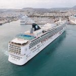 Κρουαζιερόπλοιο στο ελληνικό λιμάνι Πειραιά