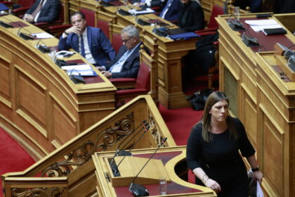 Αντιπαράθεση Γεωργιάδη Κωνσταντοπούλου Βουλή κρακεράκια