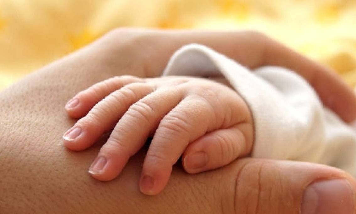 κακοποίηση μωρού Πάτρας Καραμανδάνειο νοσοκομείο