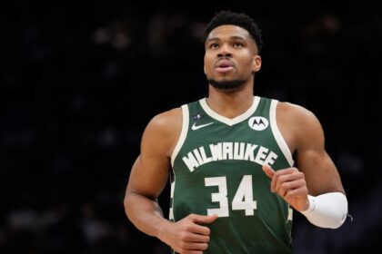 Γιάννης Αντετοκούνμπο NBA Ρόκετς