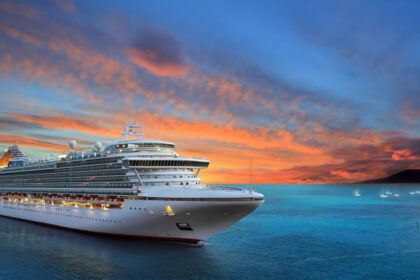 Κρουαζιερόπλοιο στο λιμάνι Ρόδου κρουαζιέρα