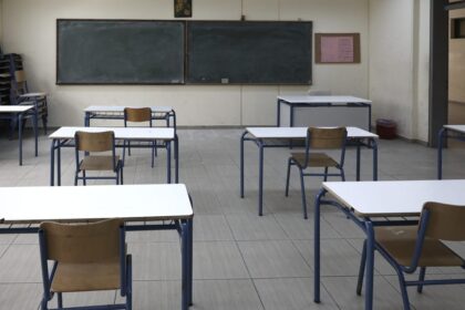 Δάσκαλοι διαδηλώνουν για στάση εργασίας εκπαίδευσης