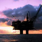 Πτώση τιμών πετρελαίου Brent και αμερικανικό αργό