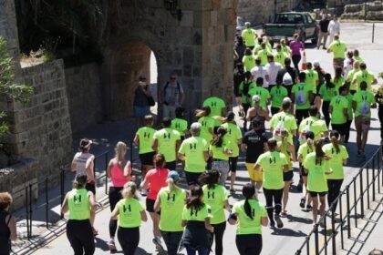 TUI Rhodes Marathon διοργάνωση με δρομείς στη Ρόδο
