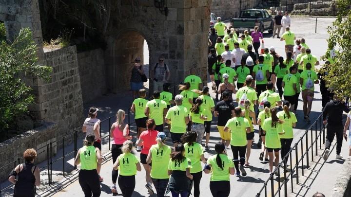 TUI Rhodes Marathon διοργάνωση με δρομείς στη Ρόδο