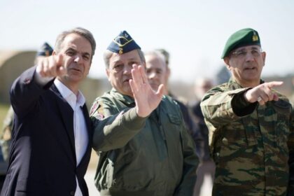 Κυριάκος Μητσοτάκης προσυνέδριο Λάρισα αεροπορική βάση