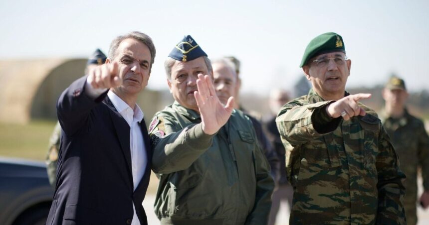 Κυριάκος Μητσοτάκης προσυνέδριο Λάρισα αεροπορική βάση