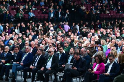 πολιτική σύγκρουση ΝΔ ΠΑΣΟΚ εκλογές