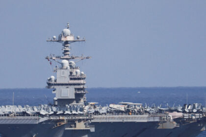 Αεροπλανοφόρο USS Gerald R. Ford με φωτιά στη Μέση Ανατολή