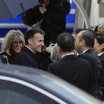 Ο Μακρόν φτάνει στο Τόκιο διπλωματική αποστολή