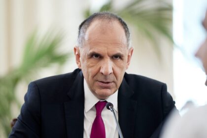 Γεραπετρίτης Αραγτσί διπλωματία Μέση Ανατολή