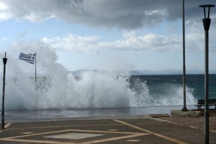 Θυελλώδεις άνεμοι αυξάνουν κίνδυνο πυρκαγιάς Χαλκιδική