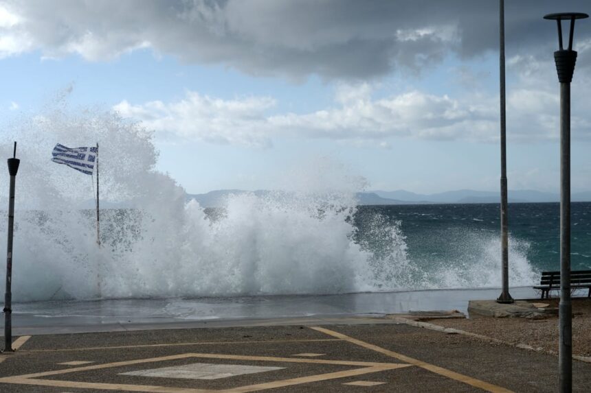 Θυελλώδεις άνεμοι αυξάνουν κίνδυνο πυρκαγιάς Χαλκιδική