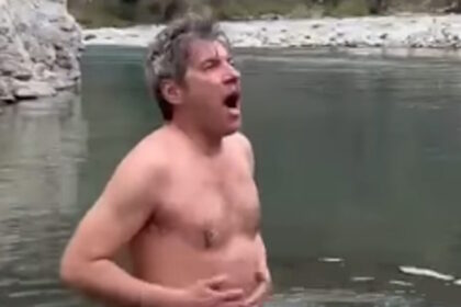 Γιάννης Στάνκογλου βουτιά ποταμού Βοϊδομάτης Ιωάννινα