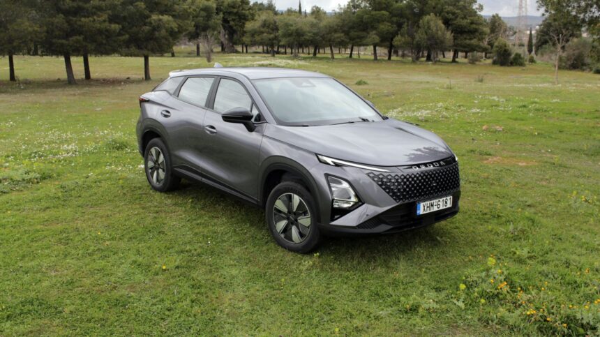 Omoda 5 SHS-H υβριδικό SUV πρόσθια όψη