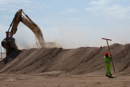 Εκσκαφές τάφρων σύνορα Χιλή παράτυπη μετανάστευση