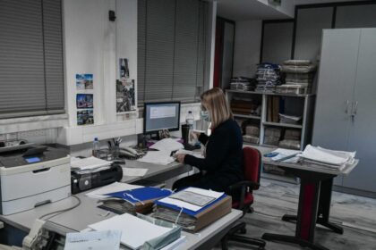 αυξήσεις δημοσίων υπαλλήλων μισθός