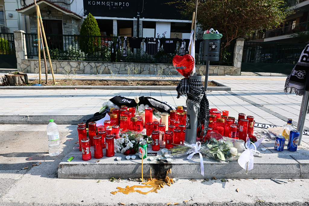 Αστυνομικοί περιπολούν για την βία συντοπικών ομάδων