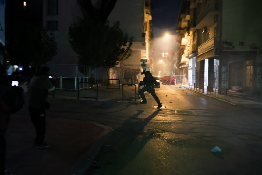 Επεισόδια κουκουλοφόρων ΜΑΤ Εξάρχεια Αθήνα