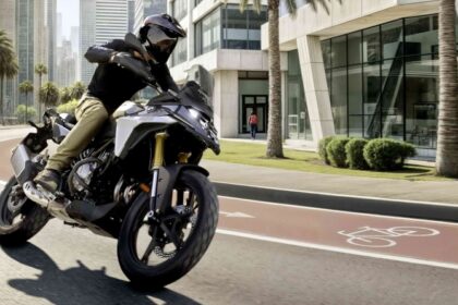 Μοτοσυκλέτα με πινακίδα κυκλοφορίας