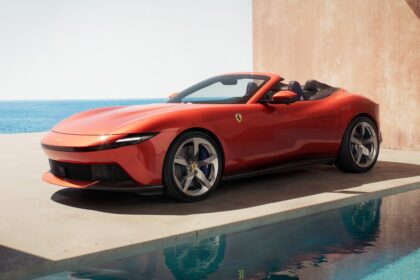 Ferrari Amalfi Spider supercar καμπριό με υφασμάτινη οροφή