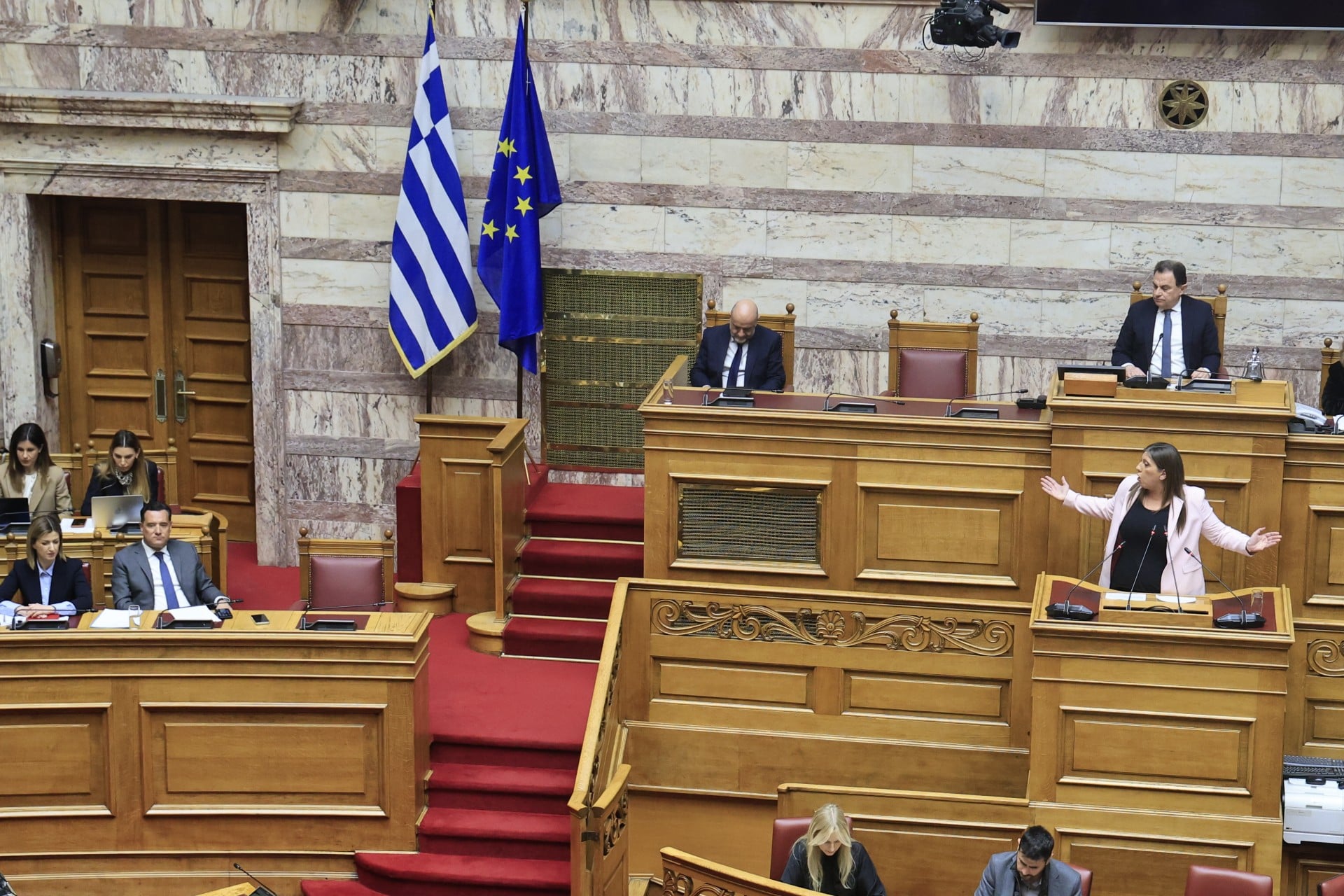 Αντιπαράθεση Γεωργιάδη Κωνσταντοπούλου Βουλή κρακεράκια