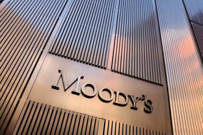 Moody's αξιολόγηση Ελλάδας οικονομικά χρέος