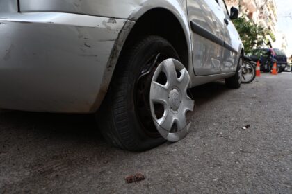 Μεθυσμένη οδηγός Αμπελόκηπους τράκαρε αυτοκίνητα