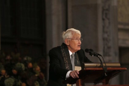 Γιούργκεν Χάμπερμας φιλόσοφος θεωρία δημόσιας σφαίρας