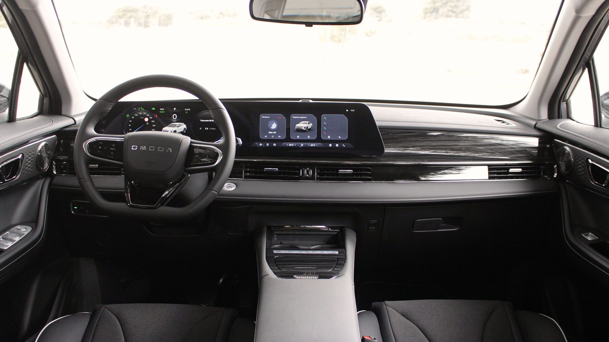 Omoda 5 SHS-H υβριδικό SUV πρόσθια όψη