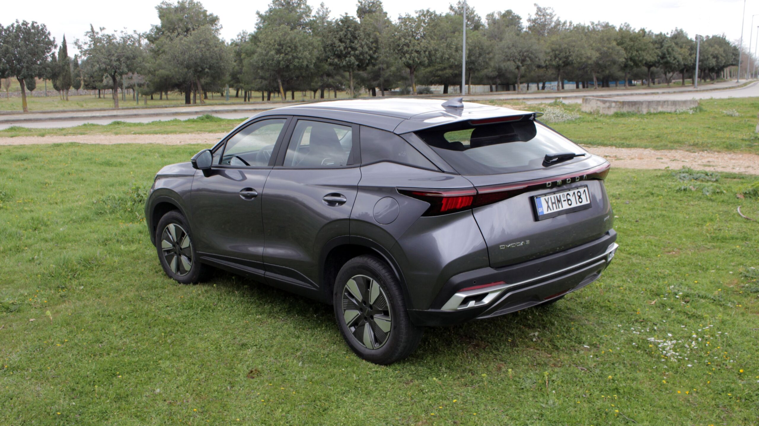 Omoda 5 SHS-H υβριδικό SUV πρόσθια όψη