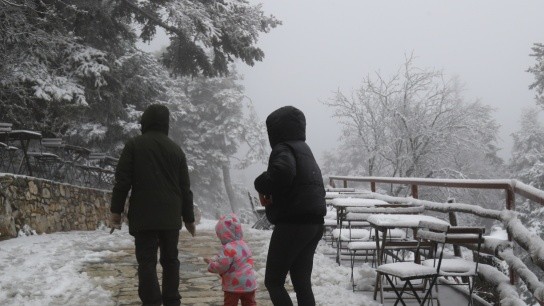 Καιρός σήμερα Σάββατο βροχές ψύχρα