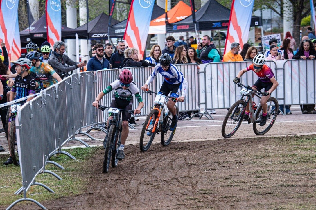 Παιδιά συμμετέχουν στις παράλληλες δράσεις ΔΕΗ Tour