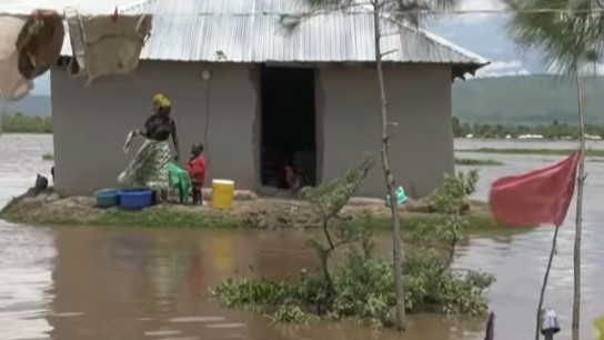 Πλημμύρες Κένυα δρόμοι ποτάμια Ναϊρόμπι