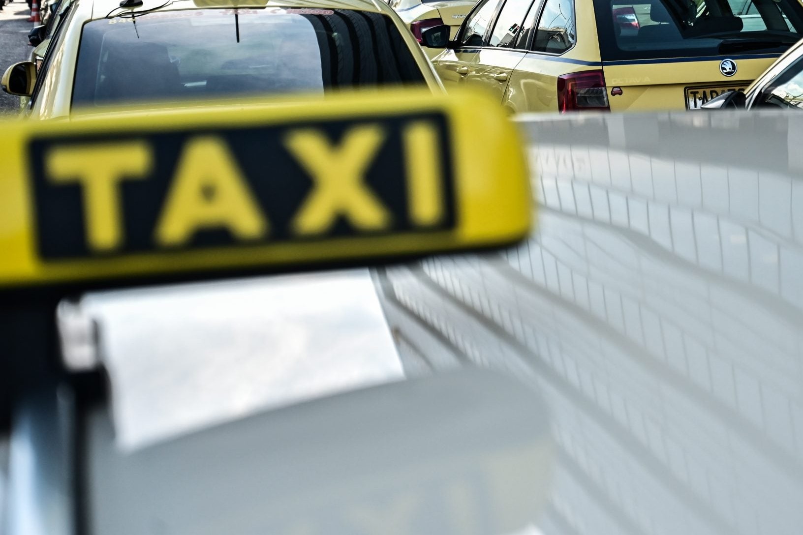 Συγκέντρωση ταξιτζήδων σε απεργία για το νομοσχέδιο