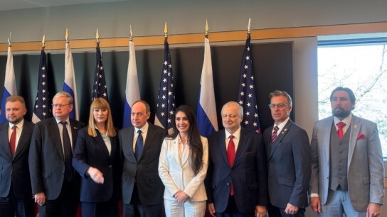 Ρώσοι κοινοβουλευτικοί με Αμερικανούς στο Ινστιτούτο Τραμπ