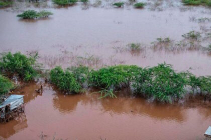 Πλημμύρες Κένυα δρόμοι ποτάμια Ναϊρόμπι