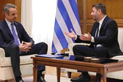 Κυριάκος Μητσοτάκης Νίκος Ανδρουλάκης στη Βουλή