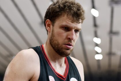 Σάσα Βεζένκοβ Ολυμπιακός οπαδική βία