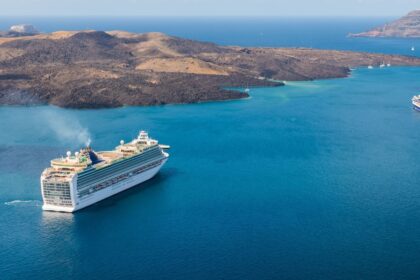 Κρουαζιερόπλοιο στο λιμάνι υπερτουρισμού Ευρώπης