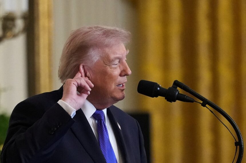 Τραμπ ψήφισε με επιστολική ψήφο στη Φλόριντα