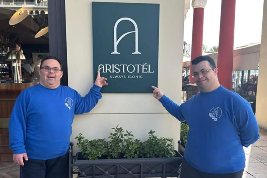 Άτομα με σύνδρομο Down σερβίρουν καφέ στη Θεσσαλονίκη