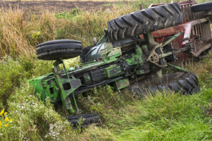 Ανατροπή τρακτέρ Αρκαδία: δυστύχημα με θύμα εργαζόμενο ΕΚΑΒ