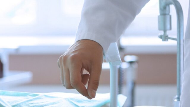 70χρονος γυναικολόγος Ρόδου υπό περιοριστικούς όρους