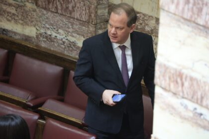 Κώστας Καραμανλής πολιτική απόφαση ΟΠΕΚΕΠΕ