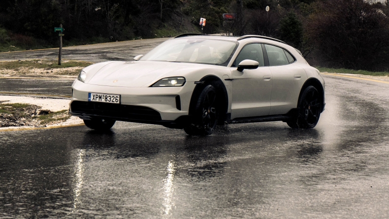 Porsche Taycan 4 Cross Turismo σε δρόμο Ελλάδας